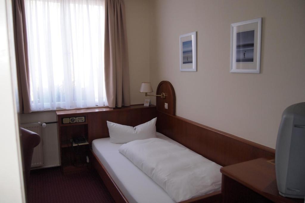 Hotel Am Bad Tübingen Oda fotoğraf