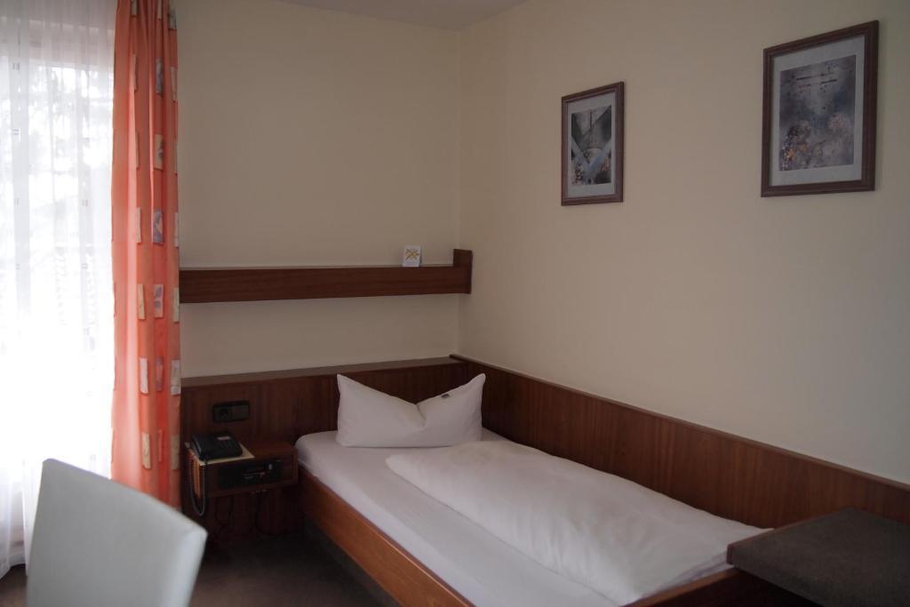 Hotel Am Bad Tübingen Oda fotoğraf